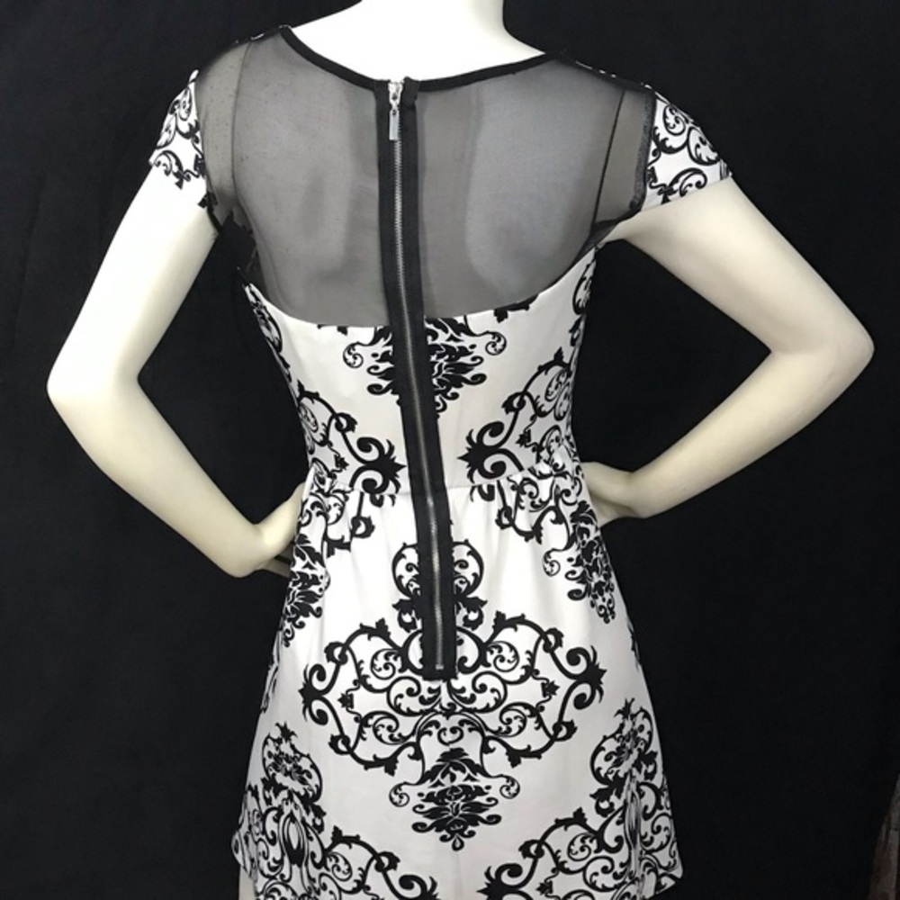 B. Darlin Blk/Wht Cap Sleeve Print Dress 13/14
